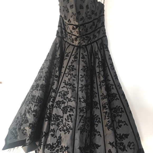 Betsy Johnson Black Strapless Evening Collection - Picture 3 of 4